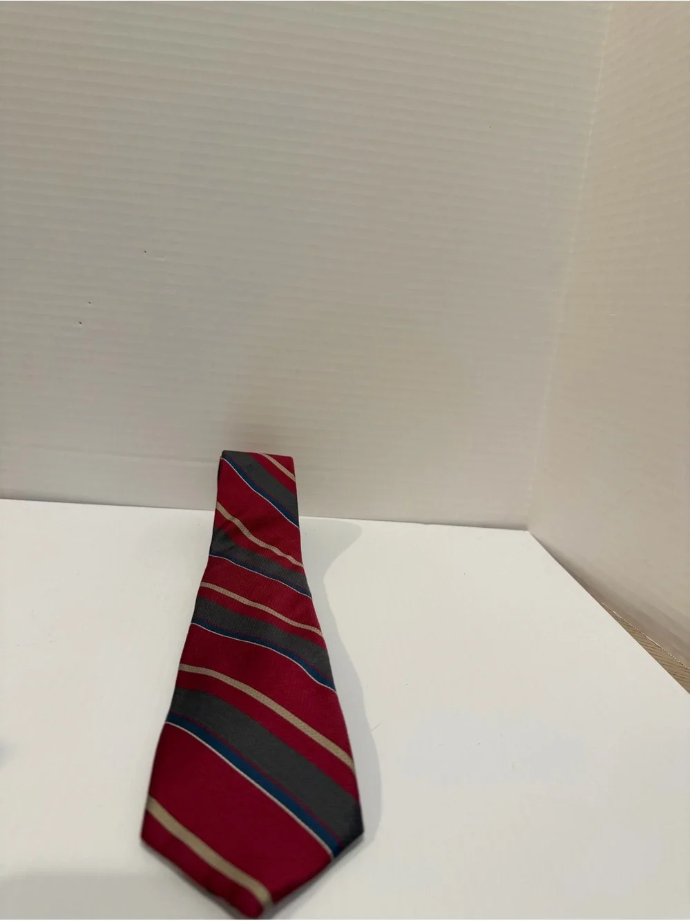 Oscar  de la Renta Men's Tie Classic Burgundy Red Striped 100% Silk NWT